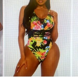 💚5/$25 NWOT Bikini Bliss Black Tropical Floral Cut-Out Swimsuit Size Small